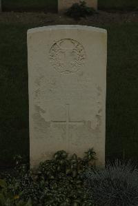 Vermelles British Cemetery - Curtis, Benjamin