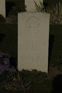 Vermelles British Cemetery - Cutts, J W