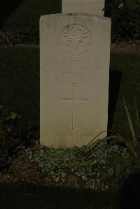 Vermelles British Cemetery - Darge, James Moffat