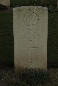Vermelles British Cemetery - Davie, Robert