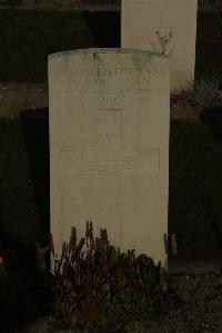 Vermelles British Cemetery - Dearden, G