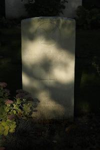 Vermelles British Cemetery - Desmond, W