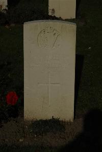 Vermelles British Cemetery - Deacon, Thomas