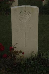 Vermelles British Cemetery - Delacourt, William