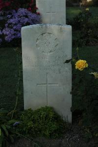 Vermelles British Cemetery - Dennard, A E