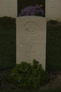 Vermelles British Cemetery - Devitt, Michael John
