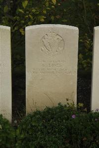 Vermelles British Cemetery - Dines, Alexander