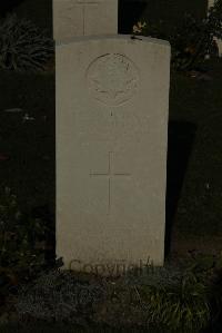 Vermelles British Cemetery - Dines, Thomas