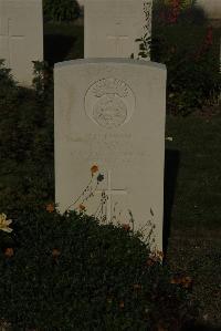 Vermelles British Cemetery - Easton, D