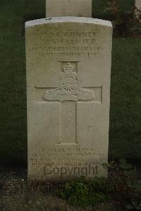 Vermelles British Cemetery - Elliott, W F