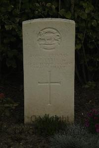 Vermelles British Cemetery - Ellis, F