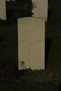 Vermelles British Cemetery - Flint, W
