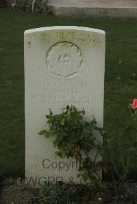 Vermelles British Cemetery - Fowler, B
