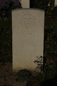 Vermelles British Cemetery - Fox, James