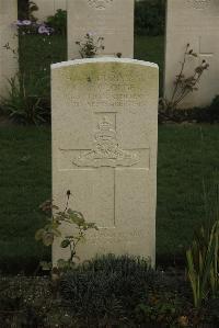 Vermelles British Cemetery - George, C A