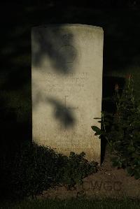 Vermelles British Cemetery - Godden, E W