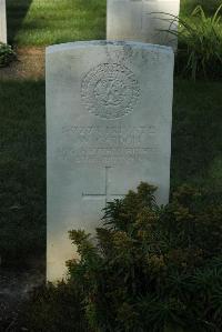 Vermelles British Cemetery - Gordon, W