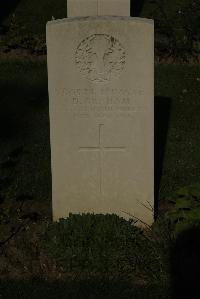 Vermelles British Cemetery - Graham, Duncan