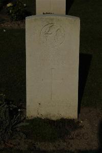 Vermelles British Cemetery - Graves, H