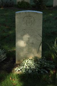 Vermelles British Cemetery - Graves, W