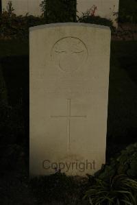 Vermelles British Cemetery - Green, M