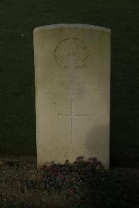 Vermelles British Cemetery - Henderson, John McKinnon