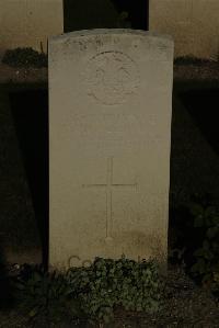 Vermelles British Cemetery - Henderson, P