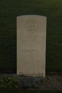 Vermelles British Cemetery - Hills, George