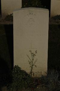 Vermelles British Cemetery - Holter, Thomas James