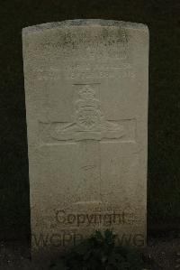 Vermelles British Cemetery - Homewood, W