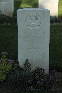 Vermelles British Cemetery - Hood, A