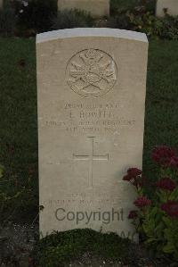 Vermelles British Cemetery - Howitt, Frank