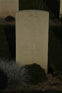 Vermelles British Cemetery - Humm, W