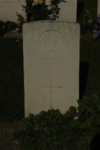 Vermelles British Cemetery - Hutchinson, Lawrence
