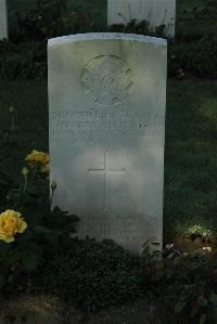 Vermelles British Cemetery - Hutchison, Thomas