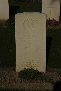 Vermelles British Cemetery - Hutton, William