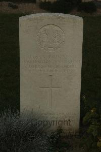 Vermelles British Cemetery - Johnston, David Work