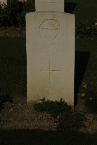 Vermelles British Cemetery - Kelly, J