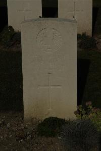 Vermelles British Cemetery - King, R