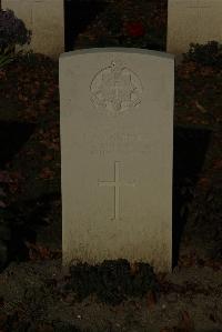 Vermelles British Cemetery - Kinghott, F
