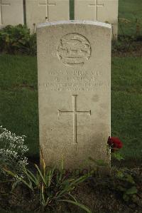 Vermelles British Cemetery - Latham, Robert