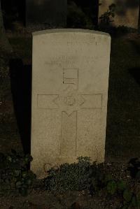 Vermelles British Cemetery - Law, L