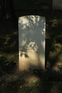 Vermelles British Cemetery - Lee, J