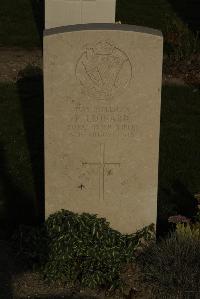 Vermelles British Cemetery - Leonard, P