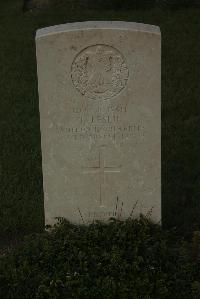 Vermelles British Cemetery - Leslie, T
