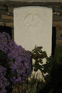 Vermelles British Cemetery - Leverett, H J