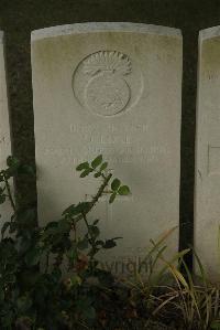 Vermelles British Cemetery - Lone, Daniel