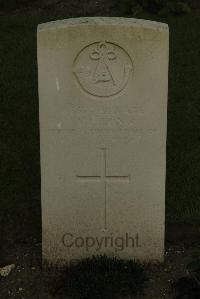 Vermelles British Cemetery - Long, A E