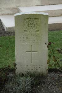 Vermelles British Cemetery - Longstaffe, John