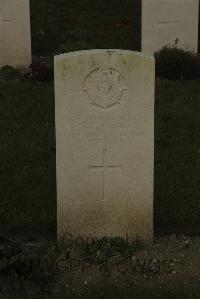 Vermelles British Cemetery - Loring, William